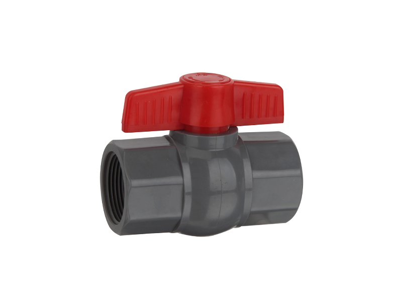 What are the characteristics of flanged PVC ball valves